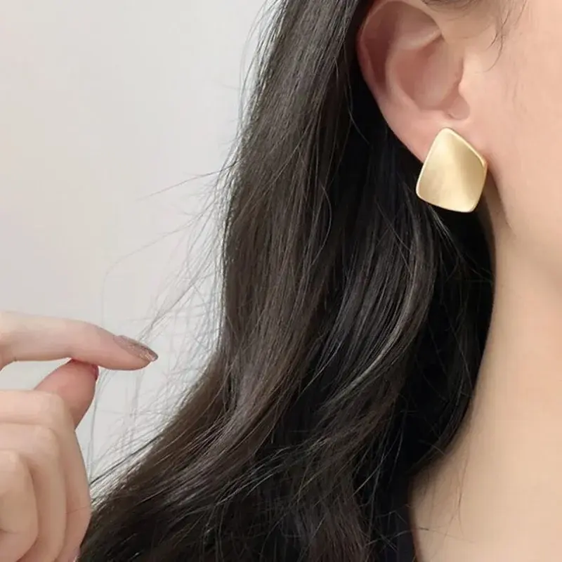 Fashion Geometric Irregular Square Curved Surface Gold Metal Stud Earring for Women Geometry Jewelry Accessory Wedding Girl Gift