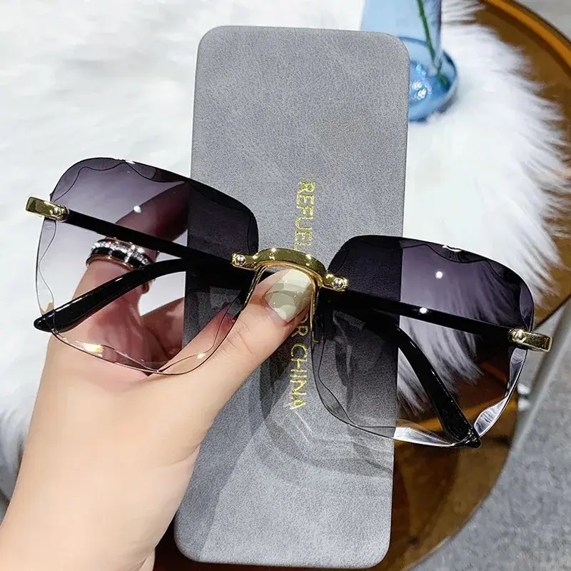 New Luxury Sunglasses Europe United States Rimless Big Square Fashion Glasses Ladies Street Shoot Catwalk UV Resistant Glasses