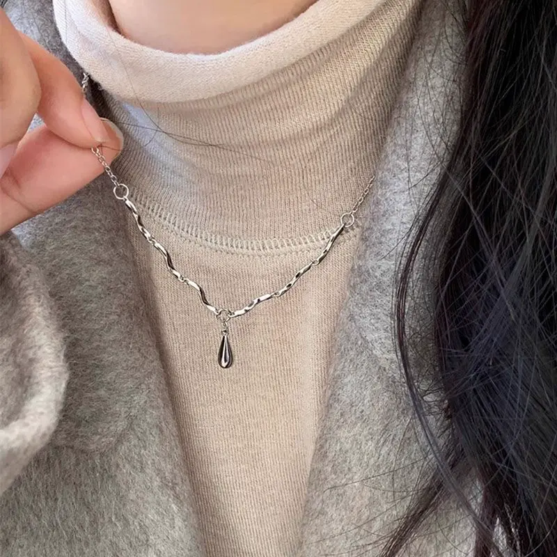New Vintage Glossy Water Droplet Necklaces Light Luxury Laziness High Quality Irregular Tassel Collar Chain Fine Jewelry