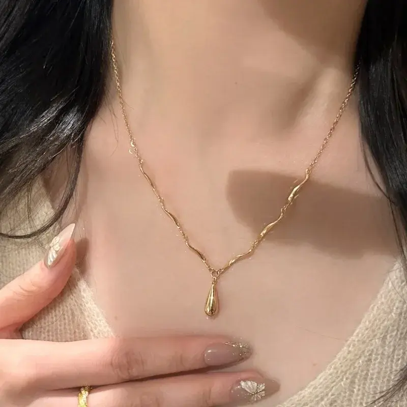 New Vintage Glossy Water Droplet Necklaces Light Luxury Laziness High Quality Irregular Tassel Collar Chain Fine Jewelry