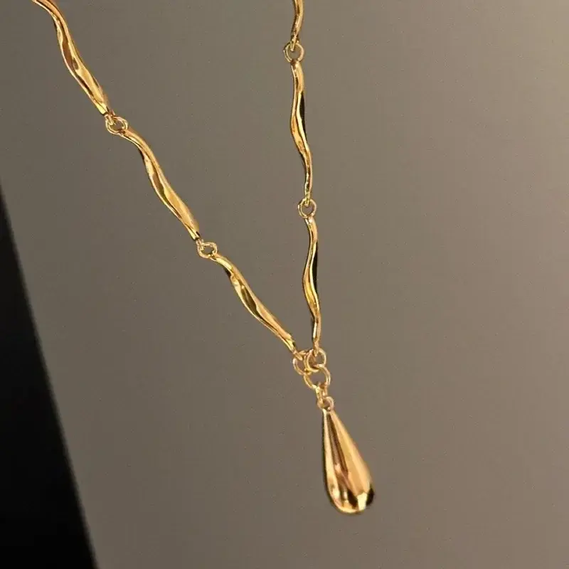 New Vintage Glossy Water Droplet Necklaces Light Luxury Laziness High Quality Irregular Tassel Collar Chain Fine Jewelry