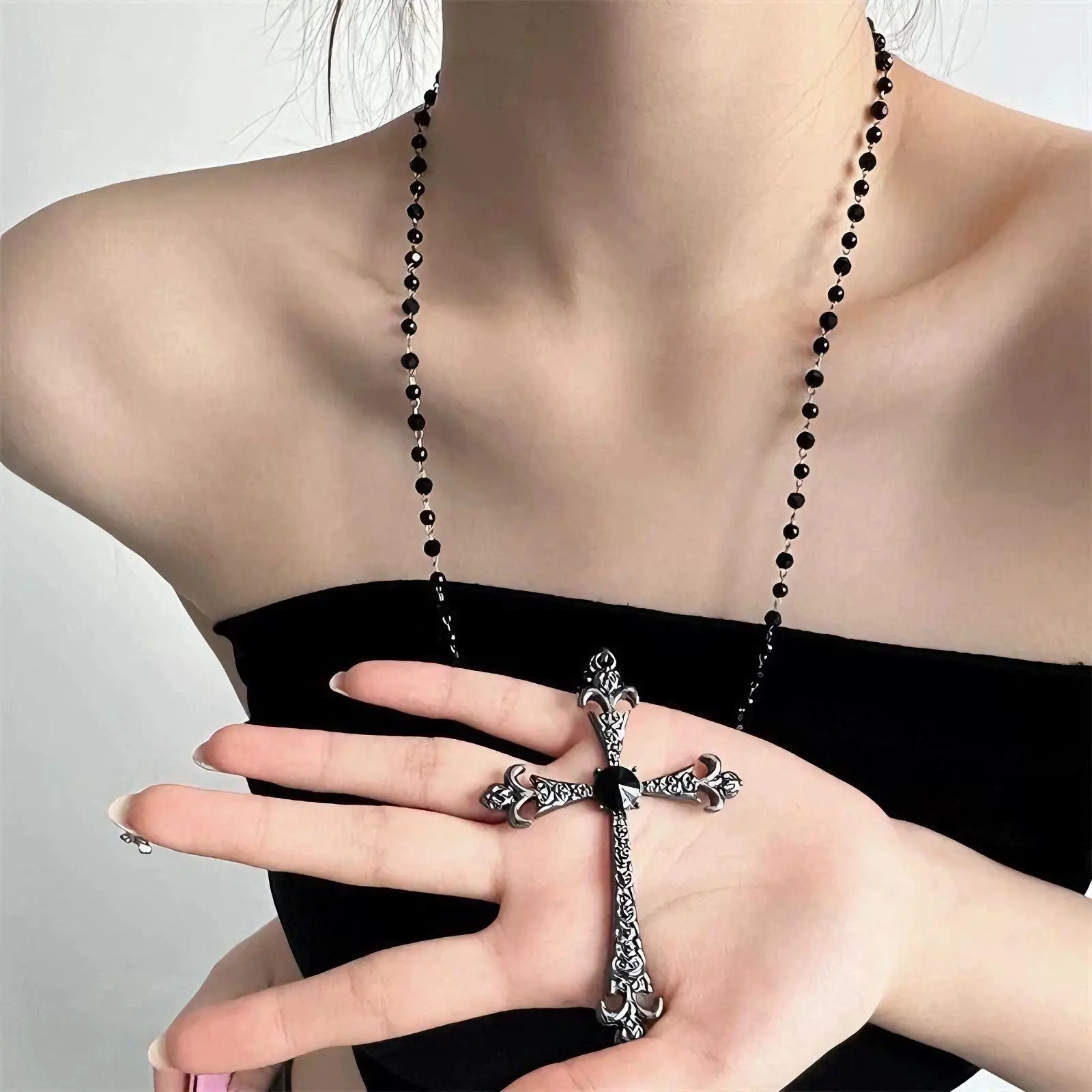 Fashion Women's Gothic Pearl Cross Necklace Fashionable Gothic Retro Jewelry Neck Chain Cross Pendant Necklace Party Jewelry