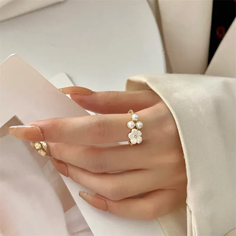 New High Quality Korea Fashion Exquisite Pearl Flower Rings for Women Fashion Luxury Simple Flowers Rings Girls Jewelry