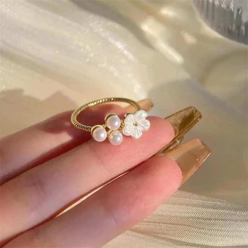 New High Quality Korea Fashion Exquisite Pearl Flower Rings for Women Fashion Luxury Simple Flowers Rings Girls Jewelry
