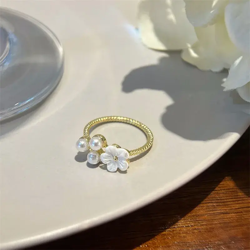 New High Quality Korea Fashion Exquisite Pearl Flower Rings for Women Fashion Luxury Simple Flowers Rings Girls Jewelry