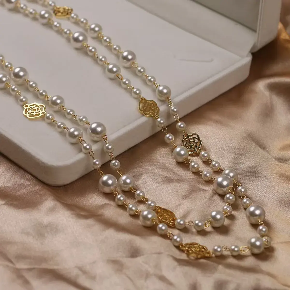 Elegant Luxury Vintage Lady Camellia Pearls Flower Long Necklace Chain Elegant Double Layers Fashion Jewelry for Women Party