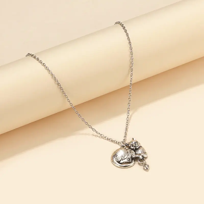 New Retro Antique Gold /Silver Color Mysterious Animal Cat Miss Necklace for Men and Women Personalized Trendy Jewelry