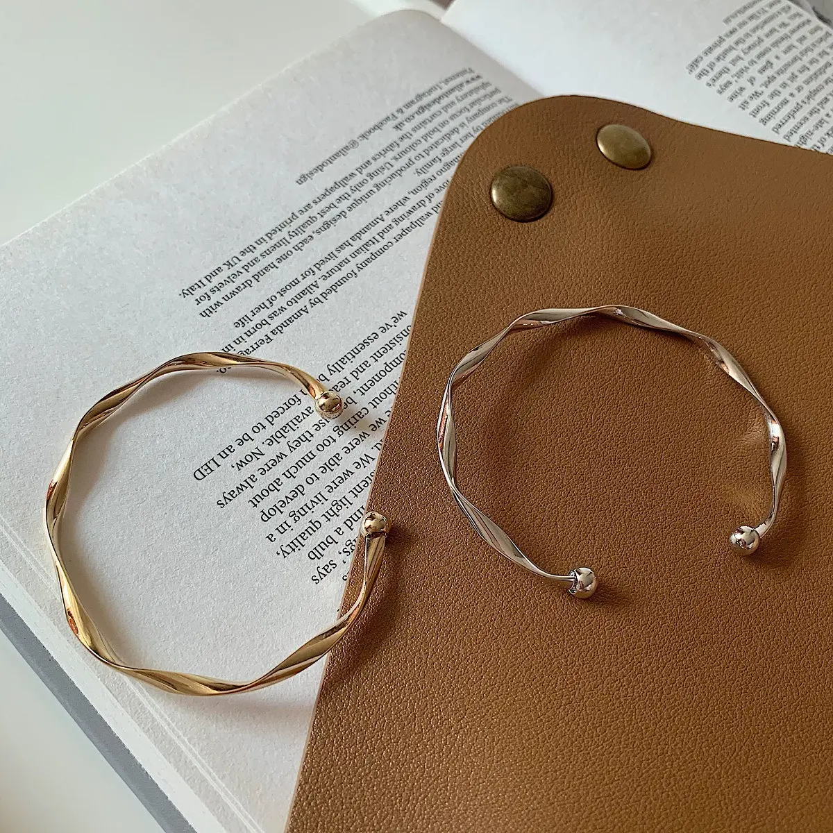 New Fashion Creative Unique Wave Style Minimalist Geometric Bending Shape Adjustable Bracelet, Luxury Suitable for Mothers To Se