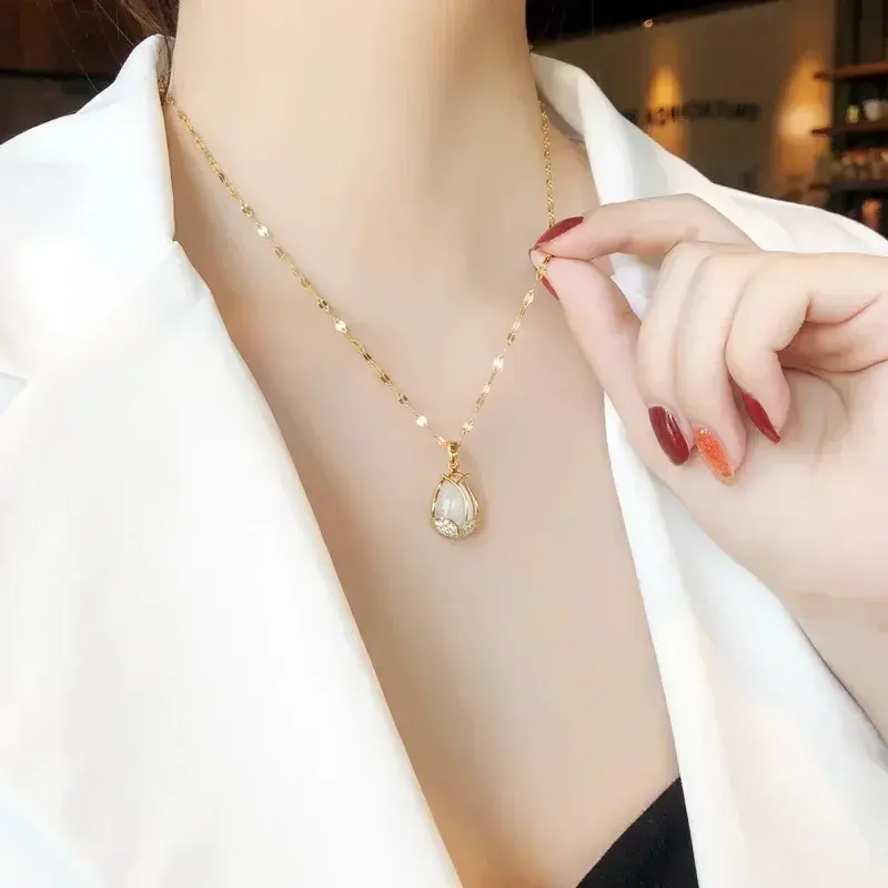 New Korean Fashion Tulip Pendant Necklace Premium Niche Design Jewelry Clavicle Chain Women's Fashionable Temperament Jewelry