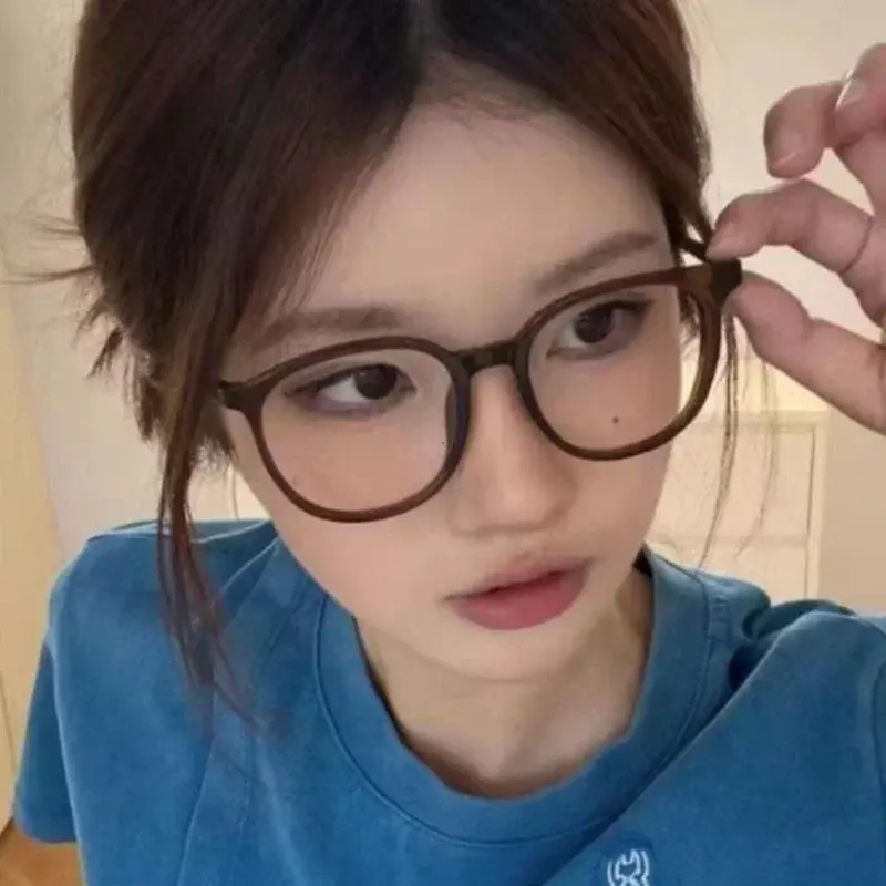 Retro Ultra-light Glasses Anti-blue Light Flat Glasses Female Fashion Exquisite Casual Transparent Frame Flat Light Glasses