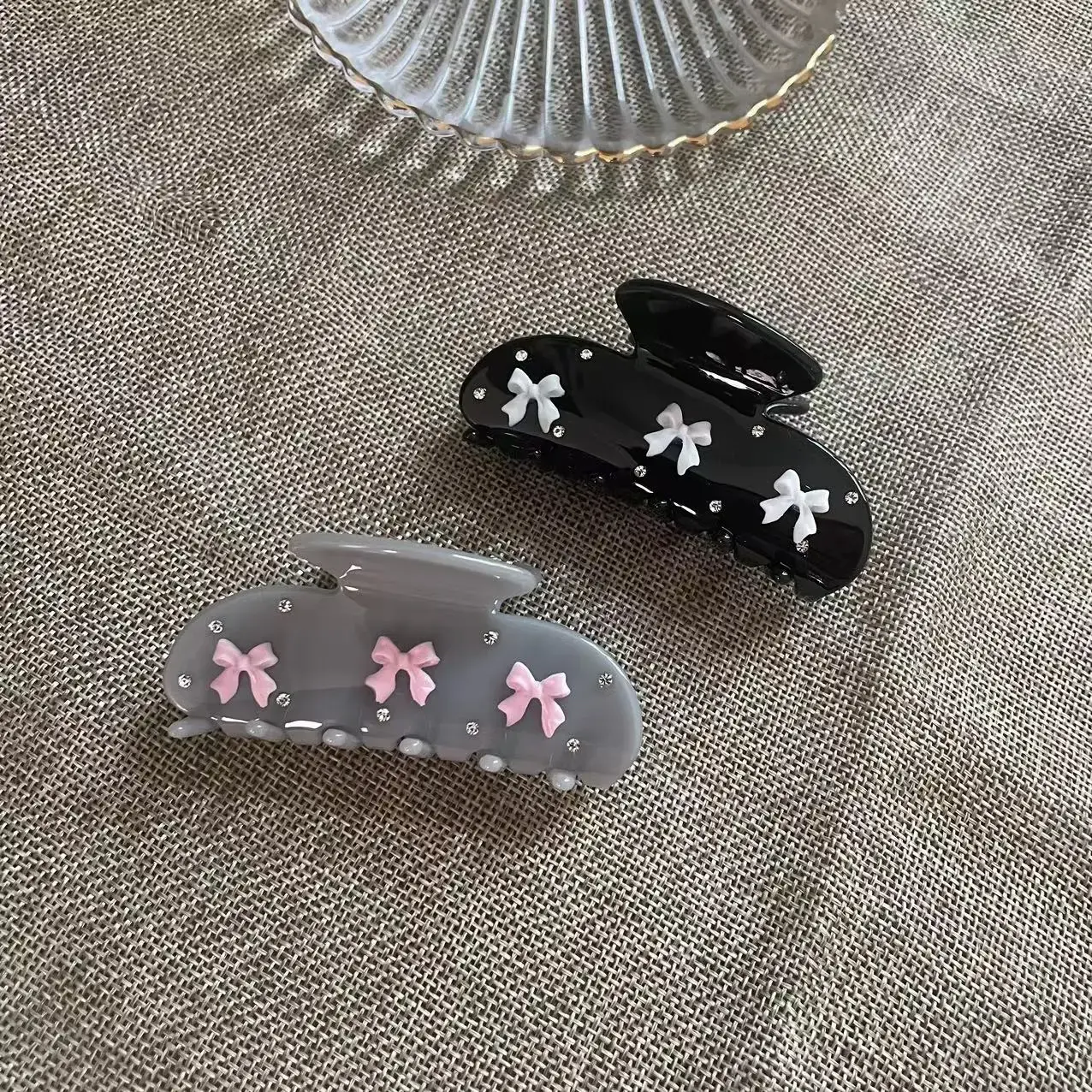 Shark Headband Accessory Hair Clip Claws Diamond Studded and Bow Cool Hair Clips Strong Hold for Long and Thick Hair Accessories