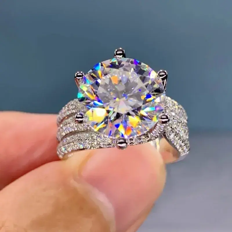 New Fashion Luxury Sparkling Twisted Metal Inlaid Zircon Ring for Women's Daily Wear To Receptions Suitable for Wedding Banquets