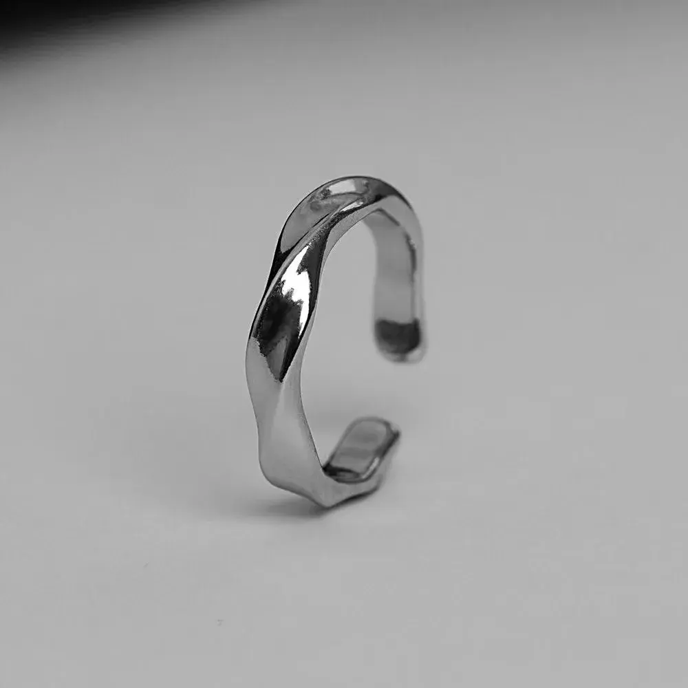Fashionable Ins Luxury Mobius Wave Ring Silver Color Open Ring for Women Simple Retro Men Jewelry Trend Accessories