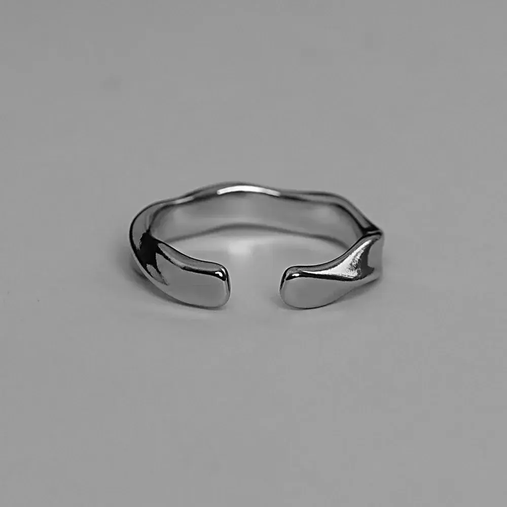 Fashionable Ins Luxury Mobius Wave Ring Silver Color Open Ring for Women Simple Retro Men Jewelry Trend Accessories