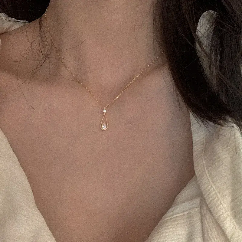 French Vintage Shining Zircon Water Drop Pendant Necklace Fairy Female Luxury Simple Retro Clavicle Chain Necklace Jewelry Gift