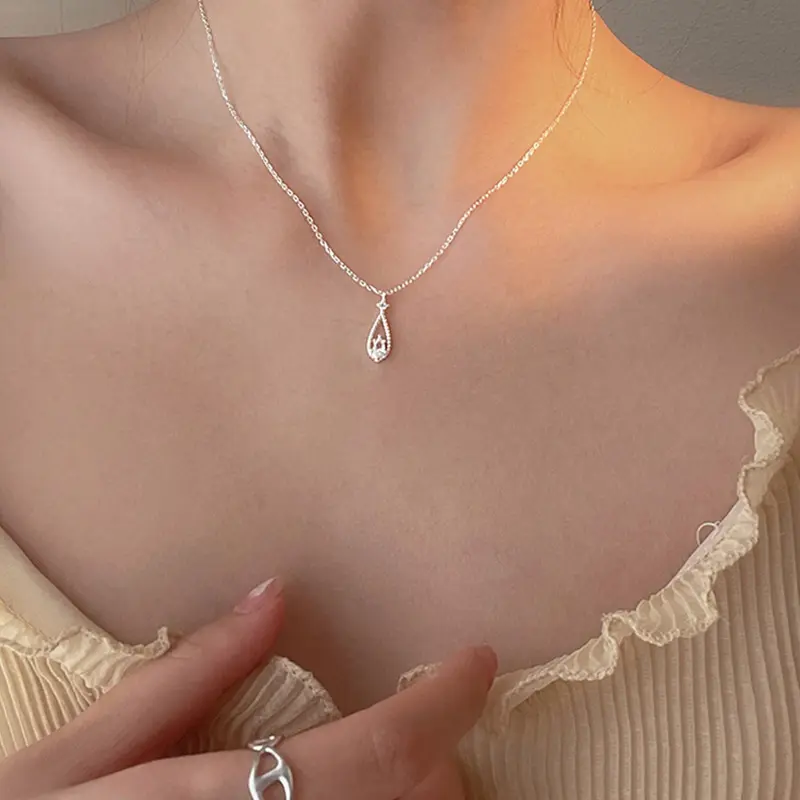 French Vintage Shining Zircon Water Drop Pendant Necklace Fairy Female Luxury Simple Retro Clavicle Chain Necklace Jewelry Gift