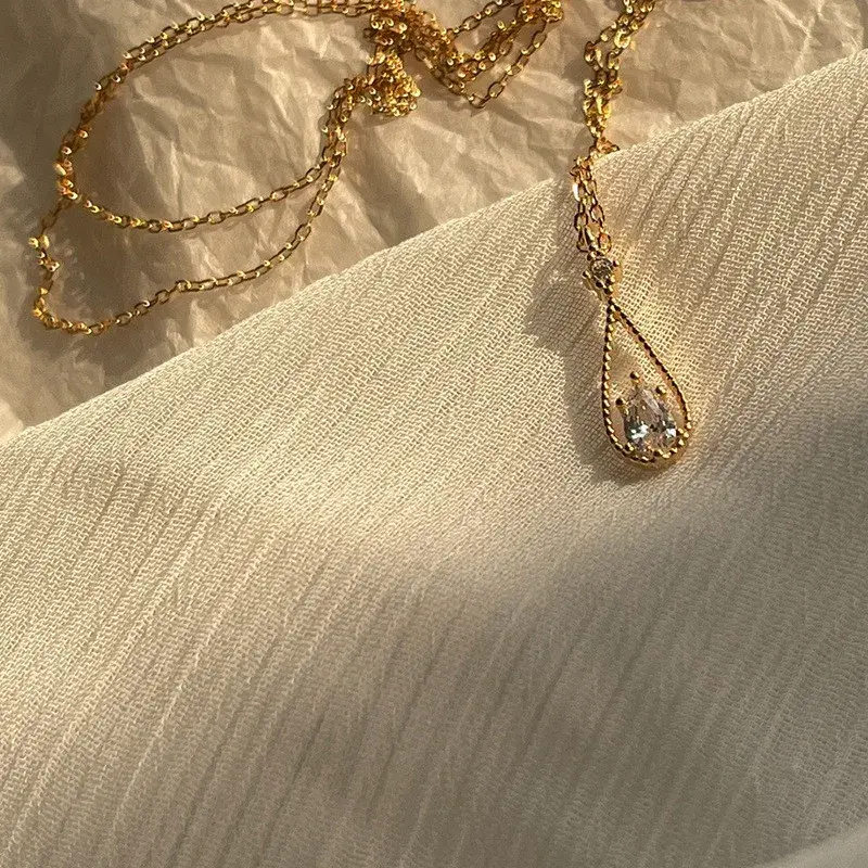 French Vintage Shining Zircon Water Drop Pendant Necklace Fairy Female Luxury Simple Retro Clavicle Chain Necklace Jewelry Gift