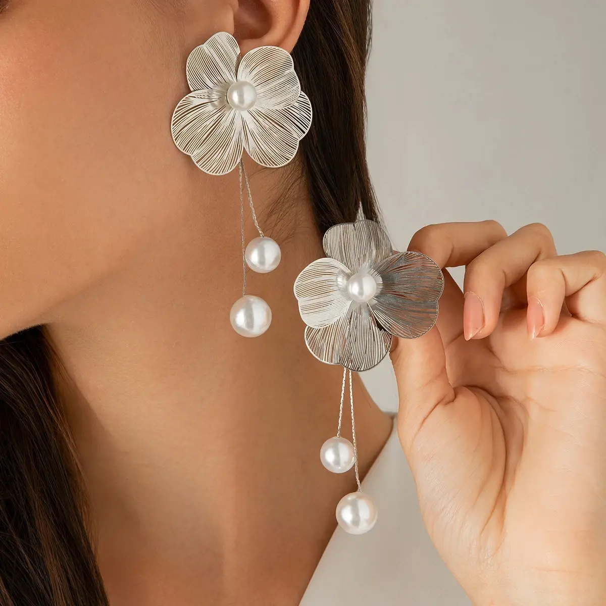 New Romantic Flower Petal Long Tassel Drop Earrings for Women Trend Imitation Pearl Hanging Piercing Earrings Wed Jewelry Gift