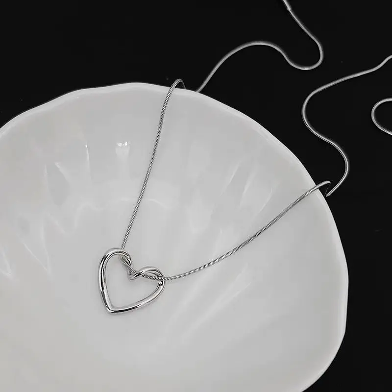 New Heart Necklace Ladies Clavicle Chain Neck Choker Necklaces for Women Jewelry Free Dropshipping Wholesale