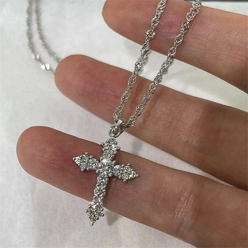 Fashion Sparkling Cross Pendant Necklace for Women Simple Luxury Rhinestones Cross Banquet Pendant Necklace