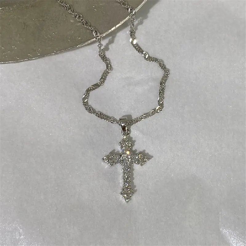 Fashion Sparkling Cross Pendant Necklace for Women Simple Luxury Rhinestones Cross Banquet Pendant Necklace