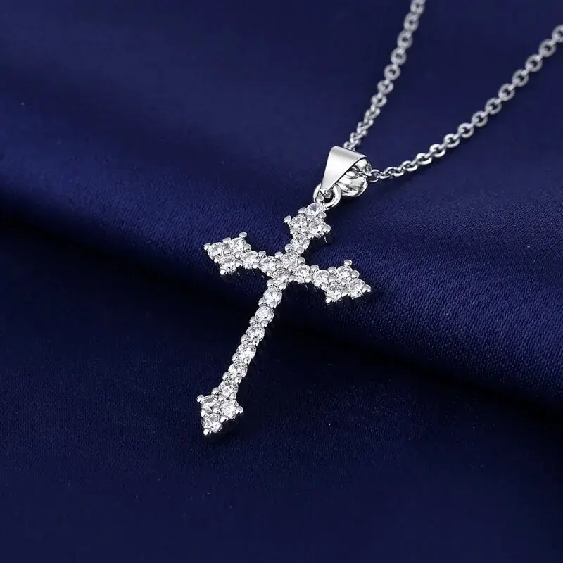Fashion Sparkling Cross Pendant Necklace for Women Simple Luxury Rhinestones Cross Banquet Pendant Necklace