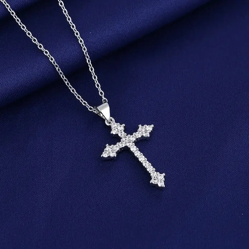Fashion Sparkling Cross Pendant Necklace for Women Simple Luxury Rhinestones Cross Banquet Pendant Necklace