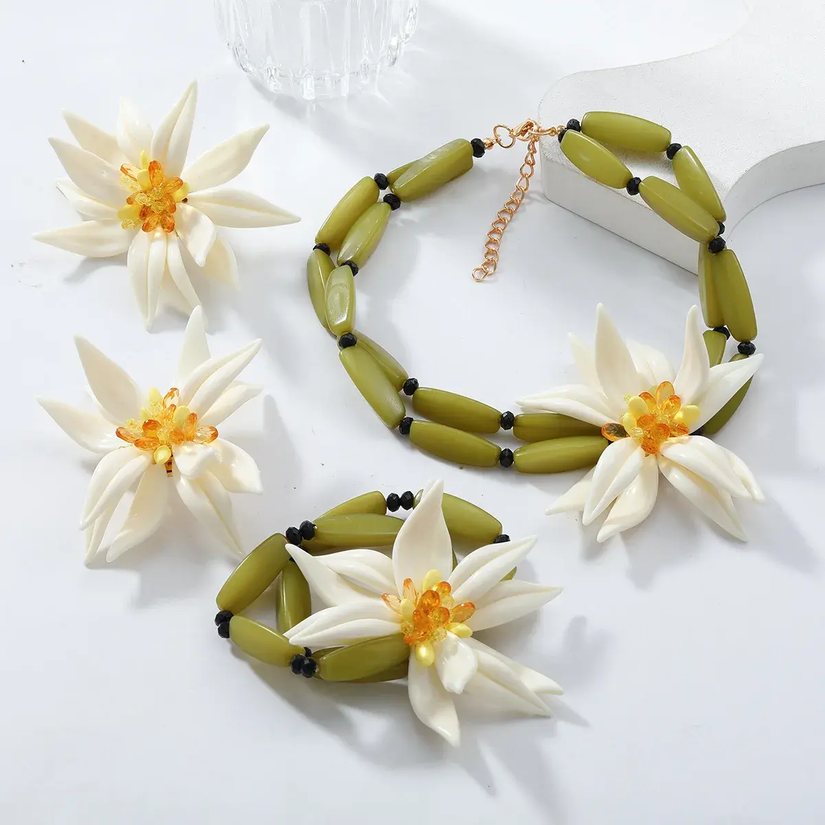 Fashion Fresh Vacation Bead Three-dimensional Large Flower Collarbone Chain Hand Woven Resin Women Necklace Earring Bracelet Set