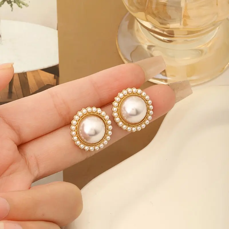 1 Pairs Silver Needle Wine Red Retro Hong Kong Style No Pierced Female Temperament High Sense Pearl Earrings High Sense Earrings