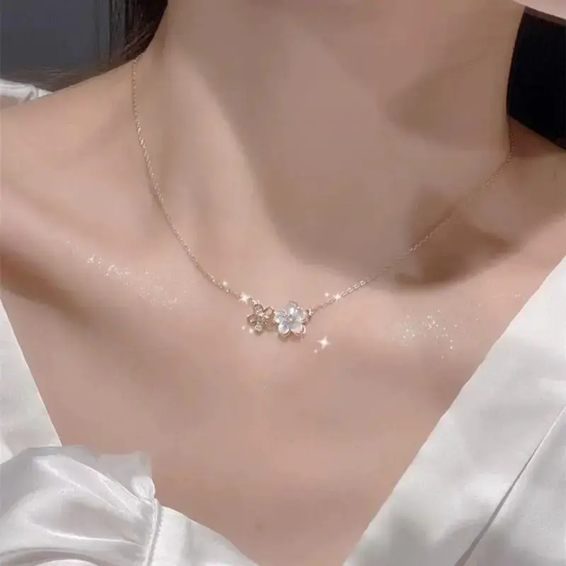 High Quality Fashion Shiny Sakura Pendant for Women Fashion Trendy Stereoscopic Peach Blossom Luxury Necklace Jewelry Women