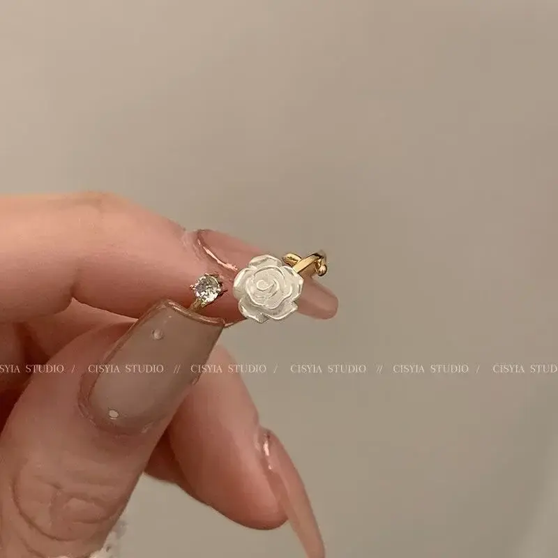 New Trend Luxury Rings for Women Gold Plated Stainless Steel Rose Ring Fashion Aesthetic Jewelry Temperament Anillos Mujer