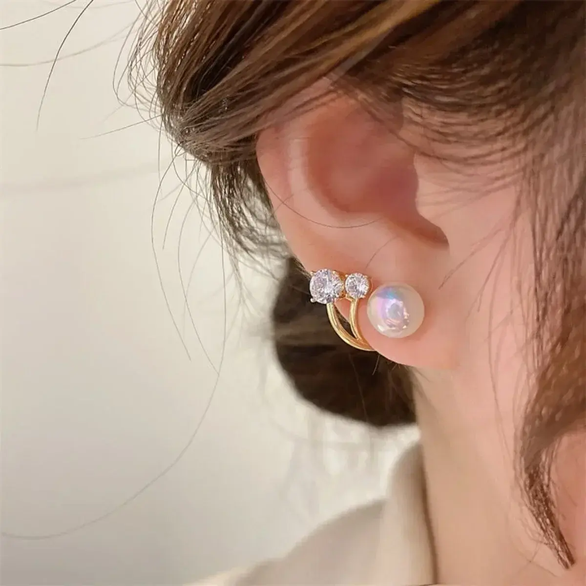 1 Pair Imitation Pearl Geometric Metal Earrings Simple Style Elegant Glass Rhinestone Golden Alloy Women's Fashion Jewelry