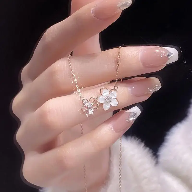 High Quality Fashion Shiny Sakura Pendant for Women Fashion Trendy Stereoscopic Peach Blossom Luxury Necklace Jewelry Women