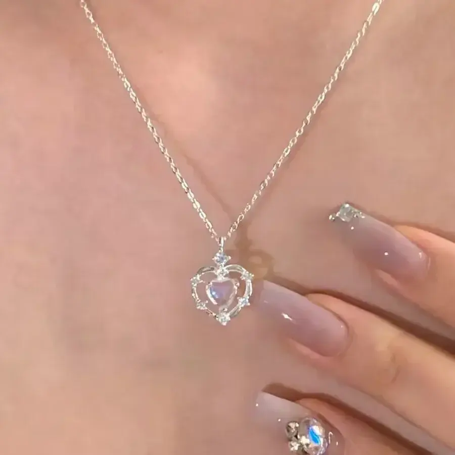 Fashion Heart Pendant Fashion Chain Necklace Popular Women Charm Hollow Gradient Clavicle Collar Jewelry Party Girl Gift