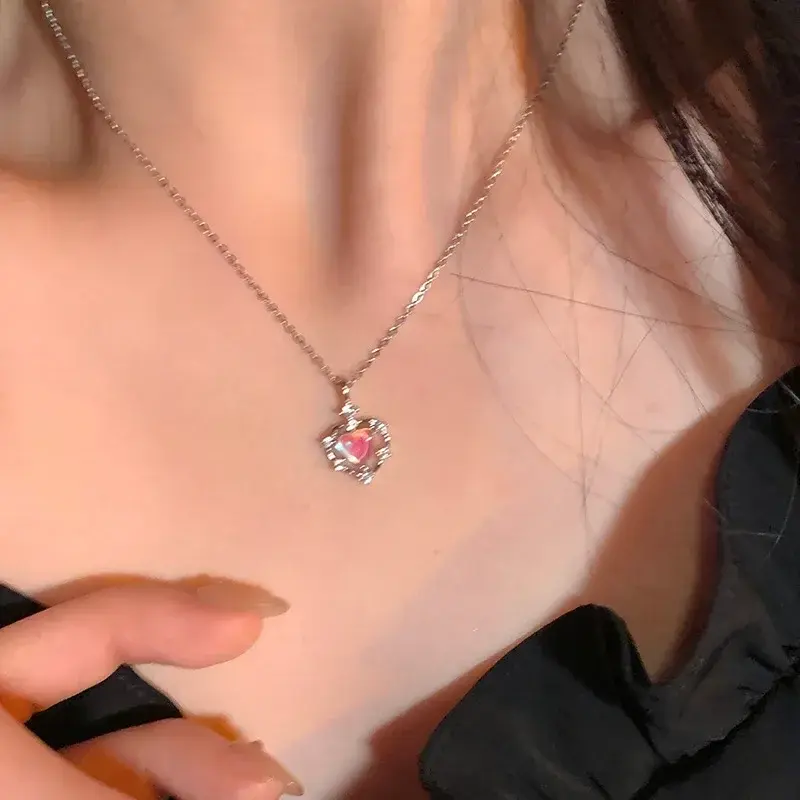 Fashion Heart Pendant Fashion Chain Necklace Popular Women Charm Hollow Gradient Clavicle Collar Jewelry Party Girl Gift