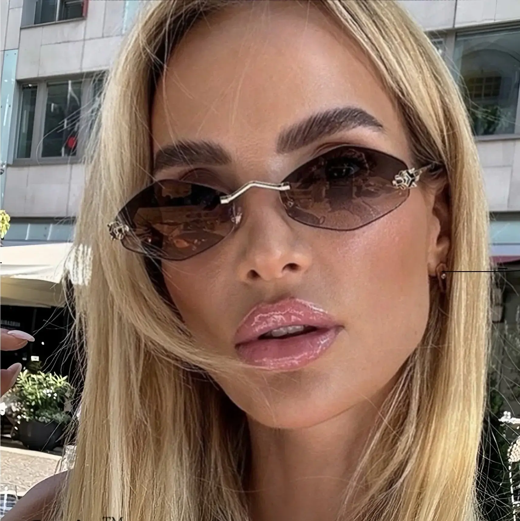 New High Quality Fashion Sunglasses Women Retro Metal Small Diamond Frame Vintage Luxury Rhombus Rimless Shades Men Glasses