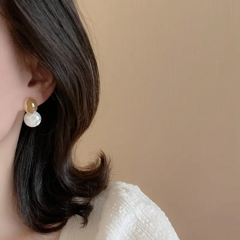 Fashion Vintage Rotundity Earring Women Classic Black White Stud Earrings Female Fashion Luxury Earrings Female Jewelry Gift