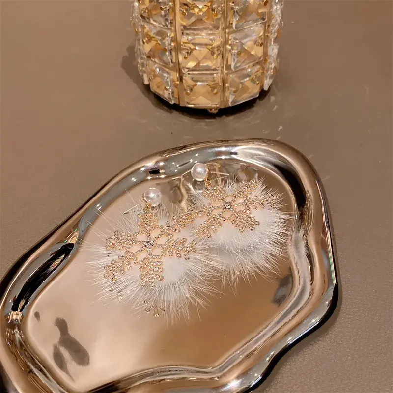 New Big Snowflake Earrings Trend Christmas Element Earrings Temperament Senior Zircon Pearl Snowflake Earrings Princess Wind