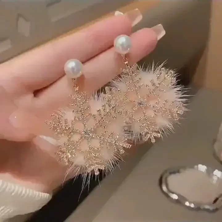 New Big Snowflake Earrings Trend Christmas Element Earrings Temperament Senior Zircon Pearl Snowflake Earrings Princess Wind