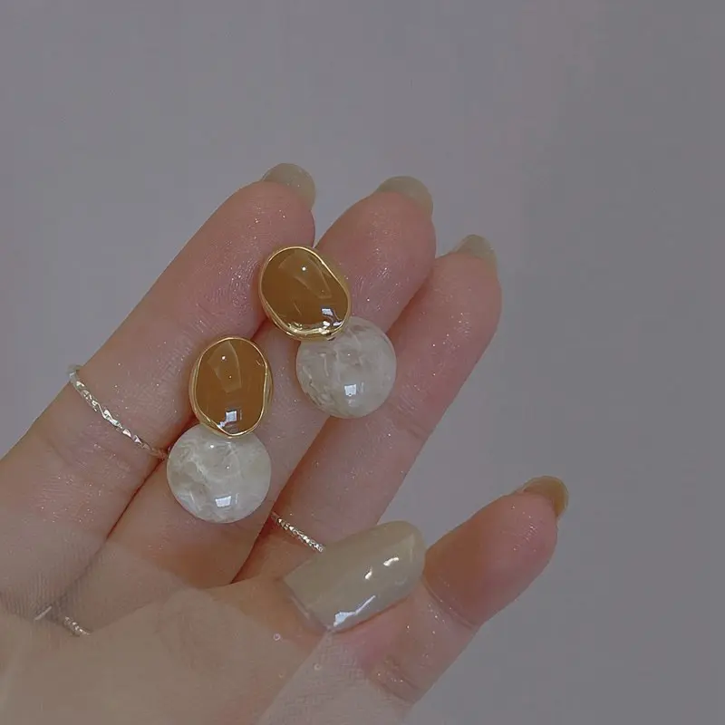 Fashion Vintage Rotundity Earring Women Classic Black White Stud Earrings Female Fashion Luxury Earrings Female Jewelry Gift