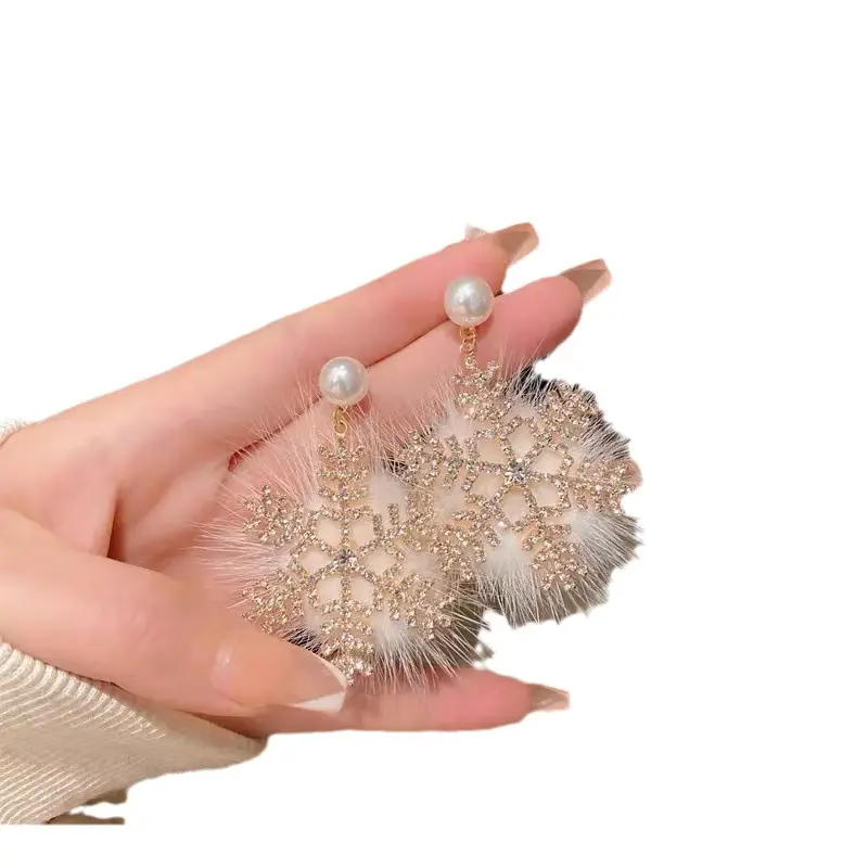 New Big Snowflake Earrings Trend Christmas Element Earrings Temperament Senior Zircon Pearl Snowflake Earrings Princess Wind