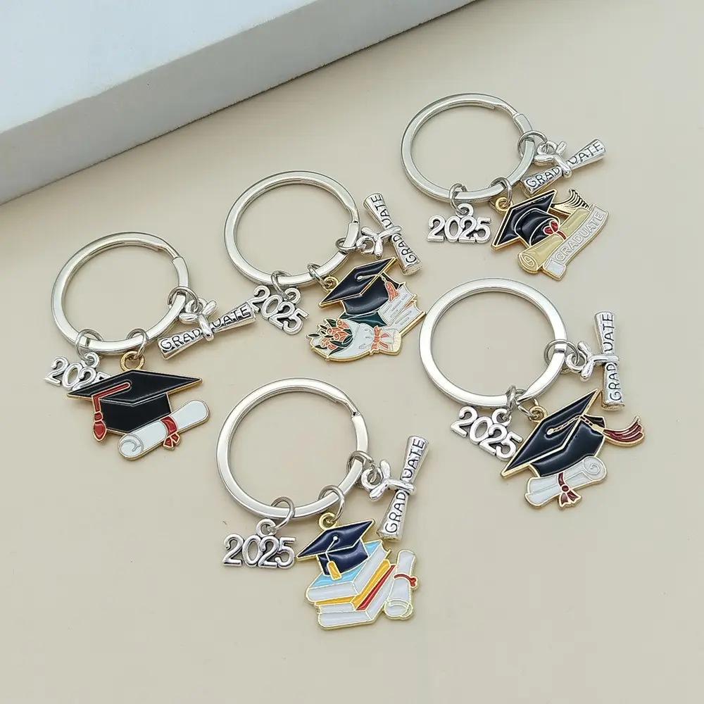 2025 New Graduation Ceremony Keychain Graduation Lovely Enamel Graduation Cap Keychain Commemorative Graduate Key Chains Gift