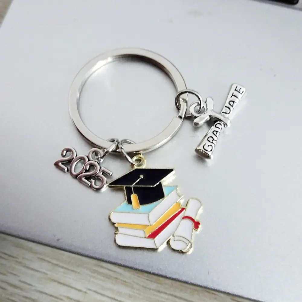 2025 New Graduation Ceremony Keychain Graduation Lovely Enamel Graduation Cap Keychain Commemorative Graduate Key Chains Gift