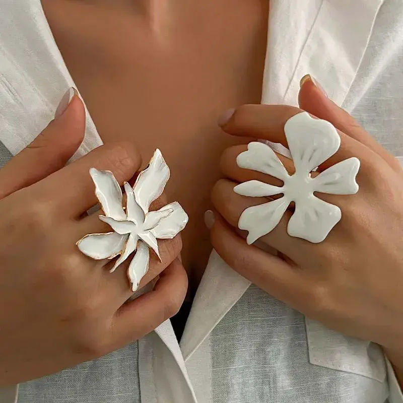 New Fashion Irregular Metal White Flower Ring Women Fashion Dripping Oil Opening Adjustable Ring Wedding Jewelry Accessories
