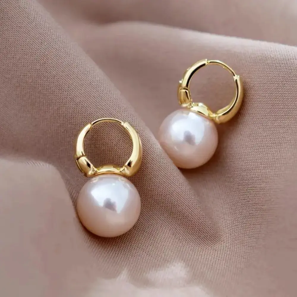 Fashion Women Pearl Hoop Earrings Minimalist Style Copper Ear Buckle Light Luxury Wedding Earring Jewelry Accesories