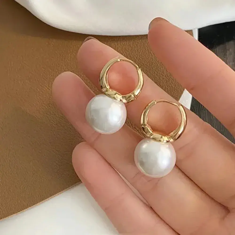 Fashion Women Pearl Hoop Earrings Minimalist Style Copper Ear Buckle Light Luxury Wedding Earring Jewelry Accesories