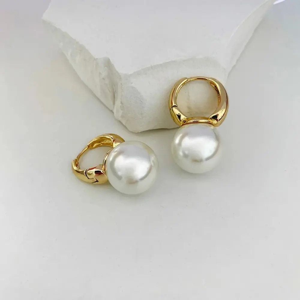 Fashion Women Pearl Hoop Earrings Minimalist Style Copper Ear Buckle Light Luxury Wedding Earring Jewelry Accesories
