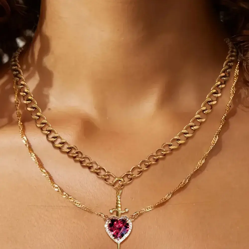 Fashion Couple Necklace Heart and Sword Pendant Necklace Women Romantic Luxury Valentine's Day Jewelry Gifts Banquet Accessories