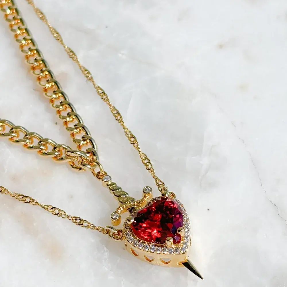 Fashion Couple Necklace Heart and Sword Pendant Necklace Women Romantic Luxury Valentine's Day Jewelry Gifts Banquet Accessories