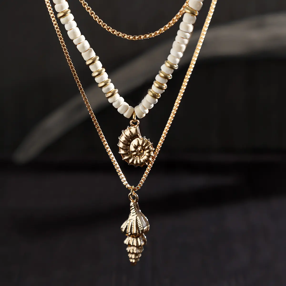 New Classic Conch Shell Pendant Necklace for Men Bohemian Coconut Husk Beaded Choker 3-layer Necklace Summer Beach Neck Jewelry